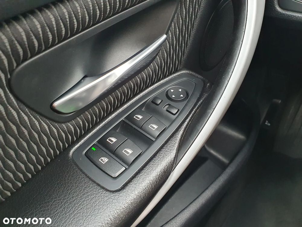 BMW Seria 3 318d DPF - 20