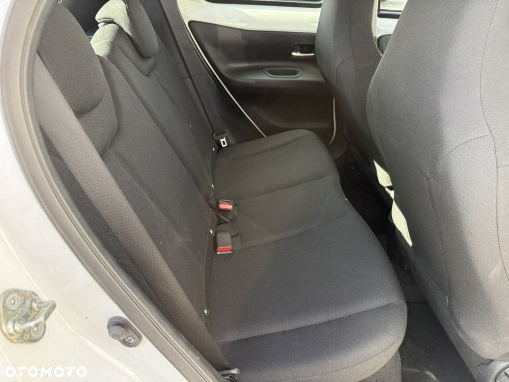 Toyota Aygo X S-CVT Black&White - 24