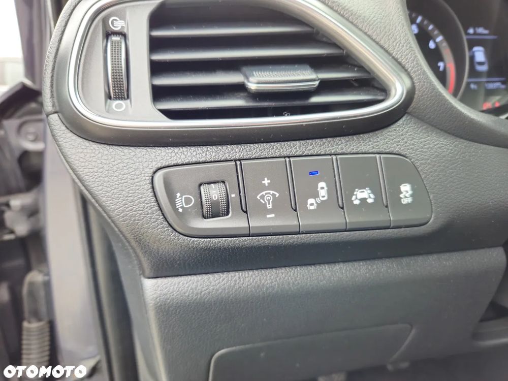 Hyundai i30 1.0 T-GDI YES - 25