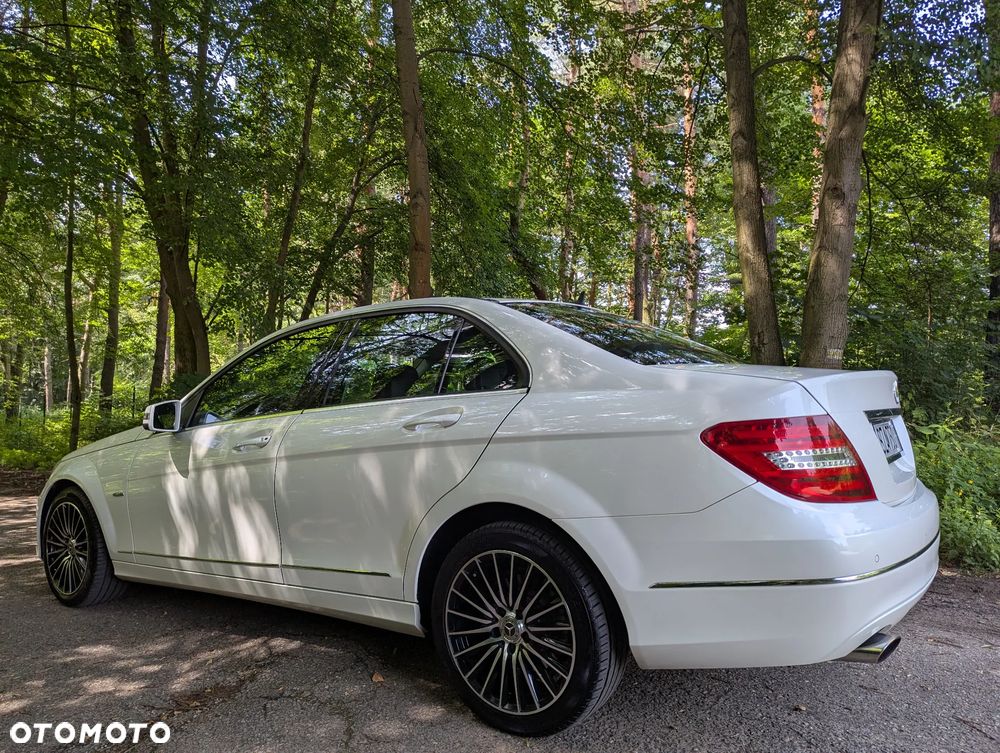 Mercedes-Benz Klasa C 200 CGI BlueEff Avantgarde - 3