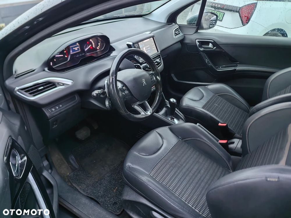 Peugeot 208 - 5