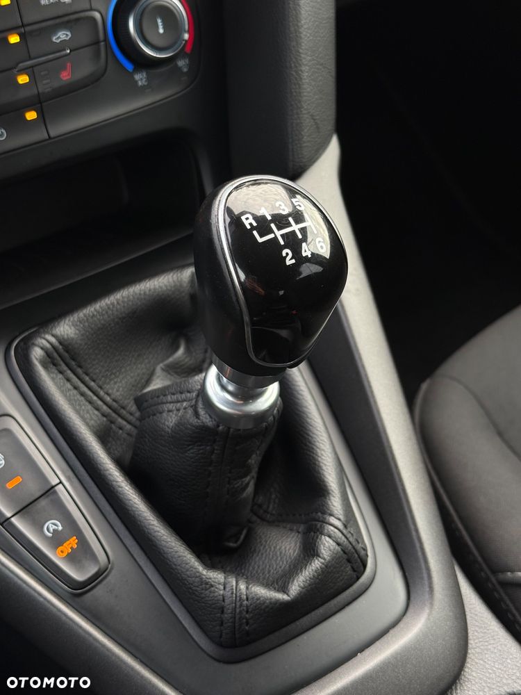 Ford Focus 1.0 EcoBoost Titanium - 23