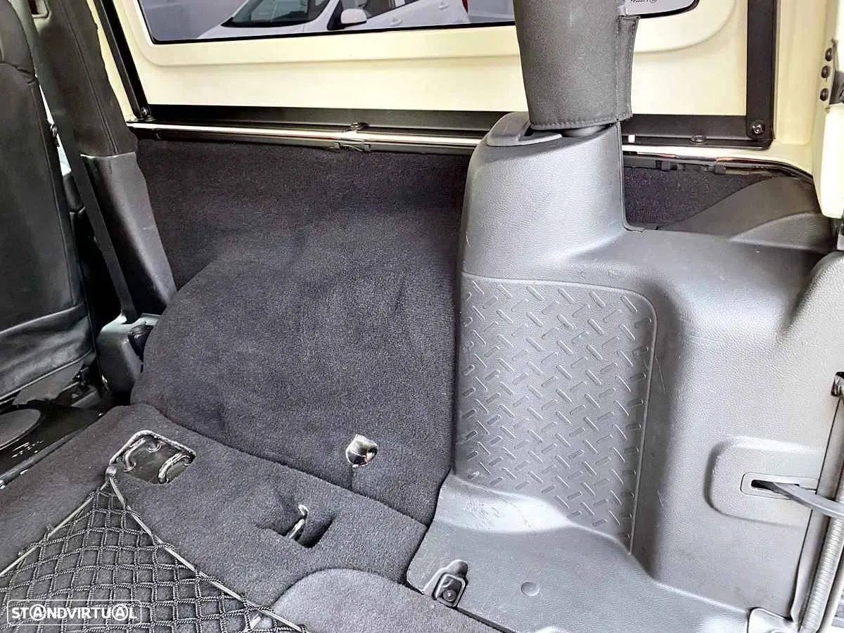 Jeep Wrangler - 23
