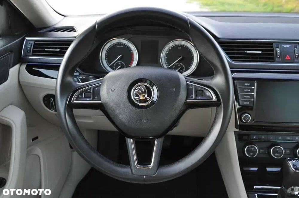 Skoda Superb 2.0 TSI L&K DSG - 19