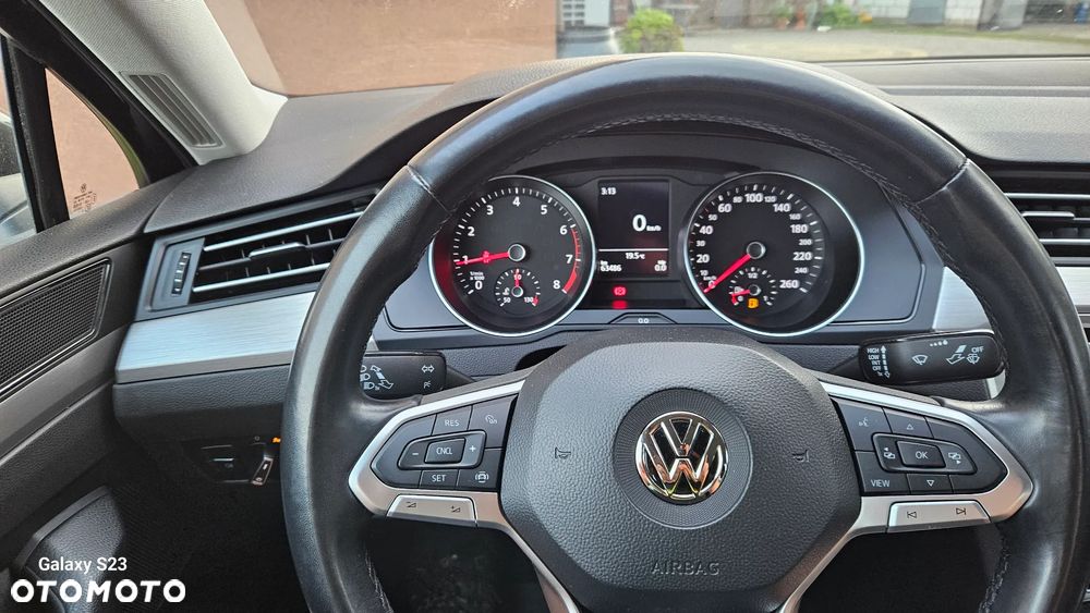 Volkswagen Passat - 12