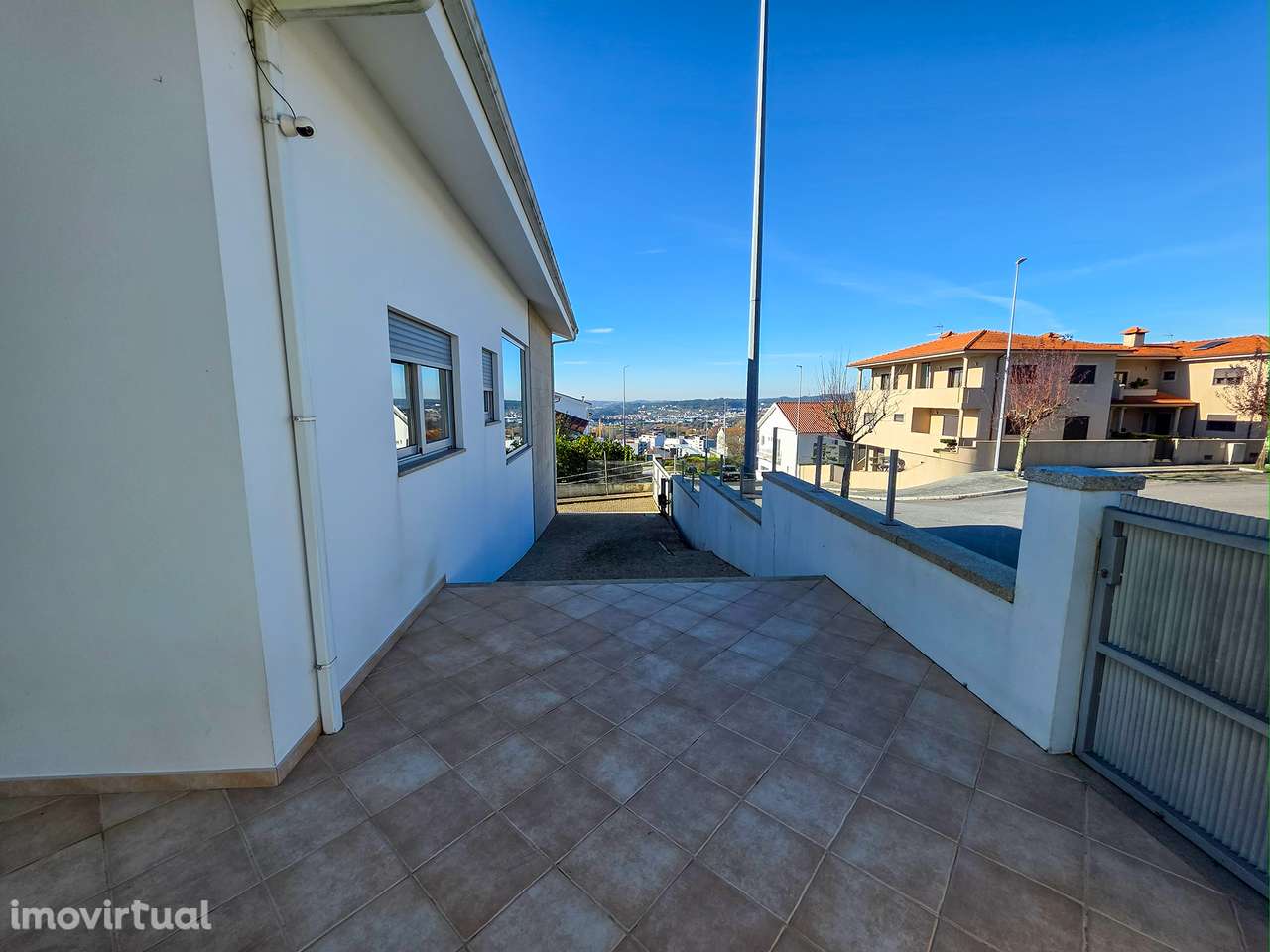 Moradia T4  com Vistas Panorâmicas em Paços de Ferreira - Grande imagem: 4/26