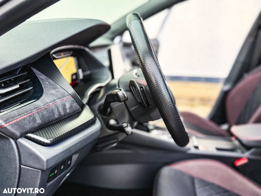 Skoda Octavia 2.0 245 TSI DSG RS - 40