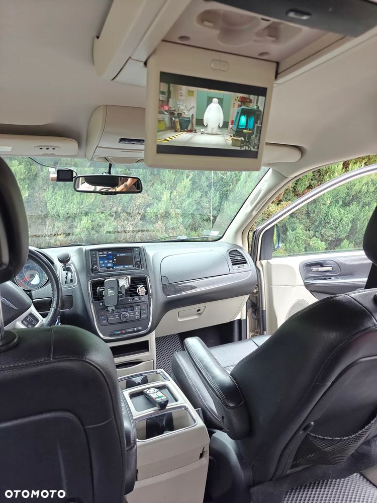 Chrysler Town & Country 3.6 Limited - 10