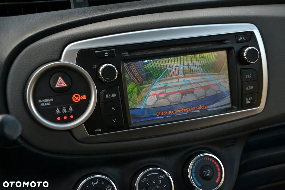 Toyota Yaris 1.33 VVT-i Executive - 24