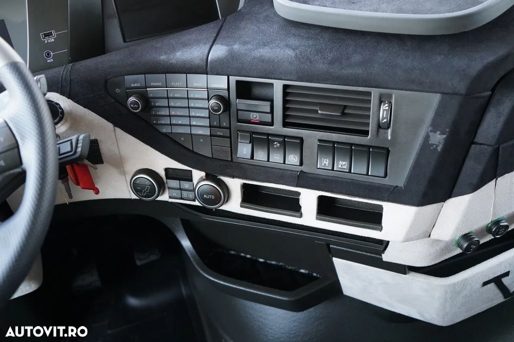 Volvo FH 500 / SOLO / 6X2 / I-PARK COOL / DHOLLANDIA LIFT / PUNTE RIDICATĂ / DIRECȚIE / PODEA REZISTENTĂ - 31