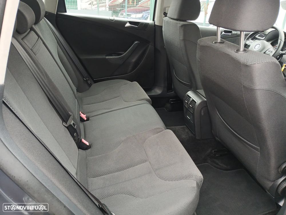 VW Passat 1.6 TDI BlueMotion - 18