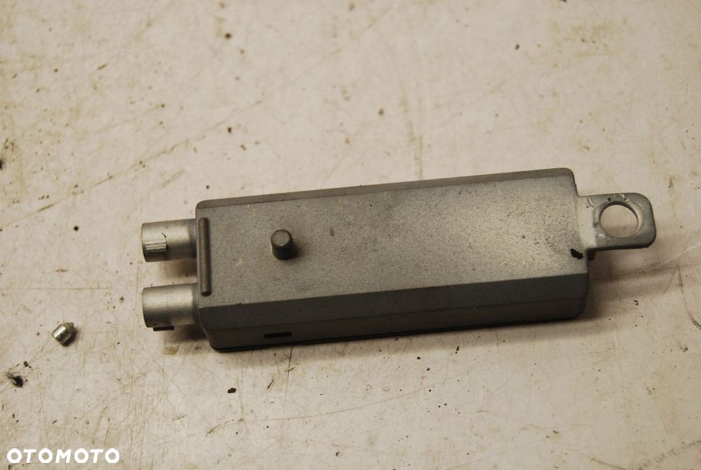 WZMACNIACZ ANTENY 4F9035225A AUDI A6 C6 KOMBI - 2