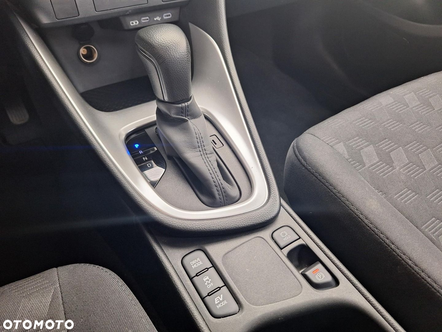 Toyota Yaris Hybrid 1.5 Comfort - 22