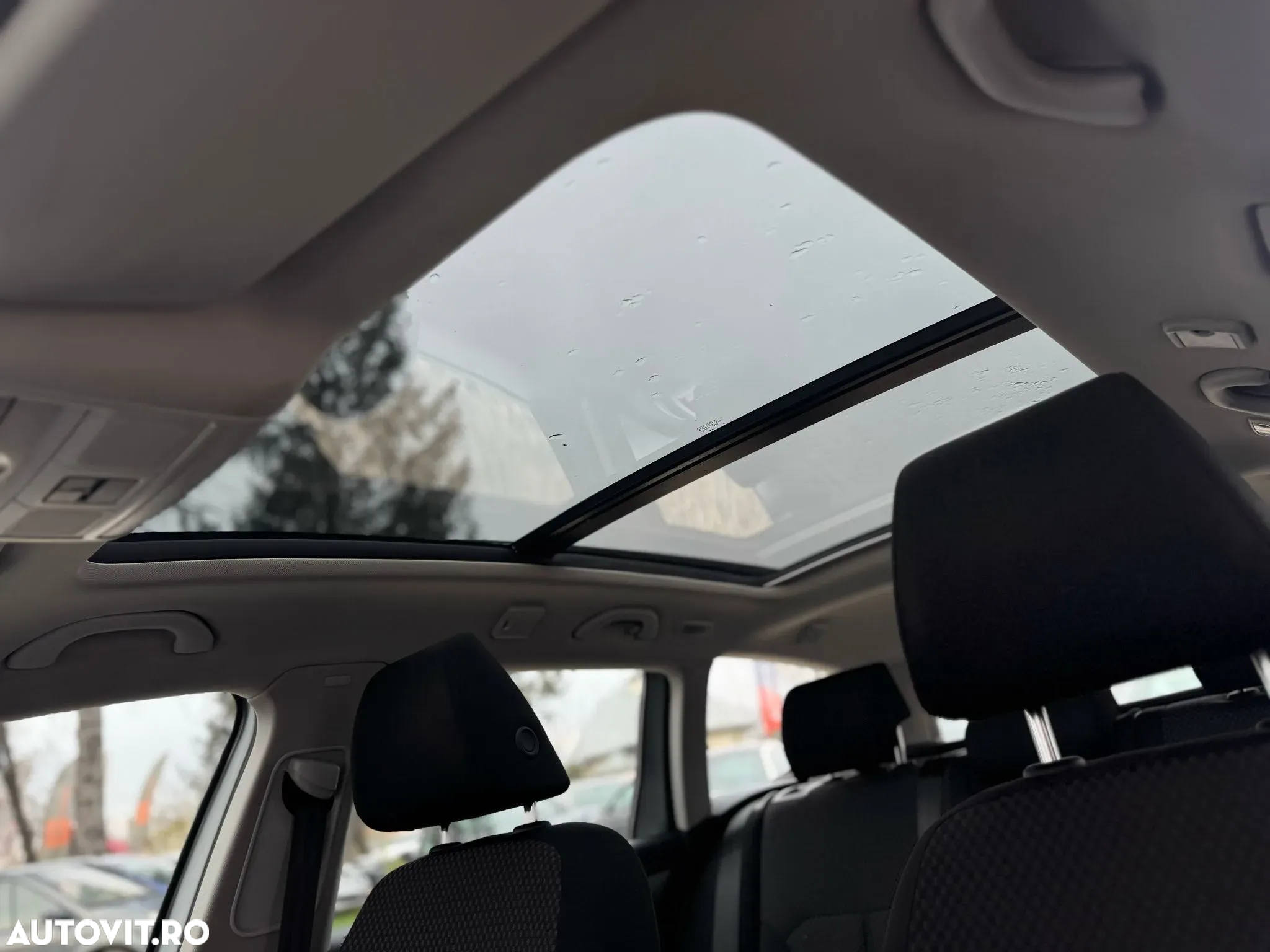 Volkswagen Passat Variant 2.0 TDI Blue TDI Comfortline - 33