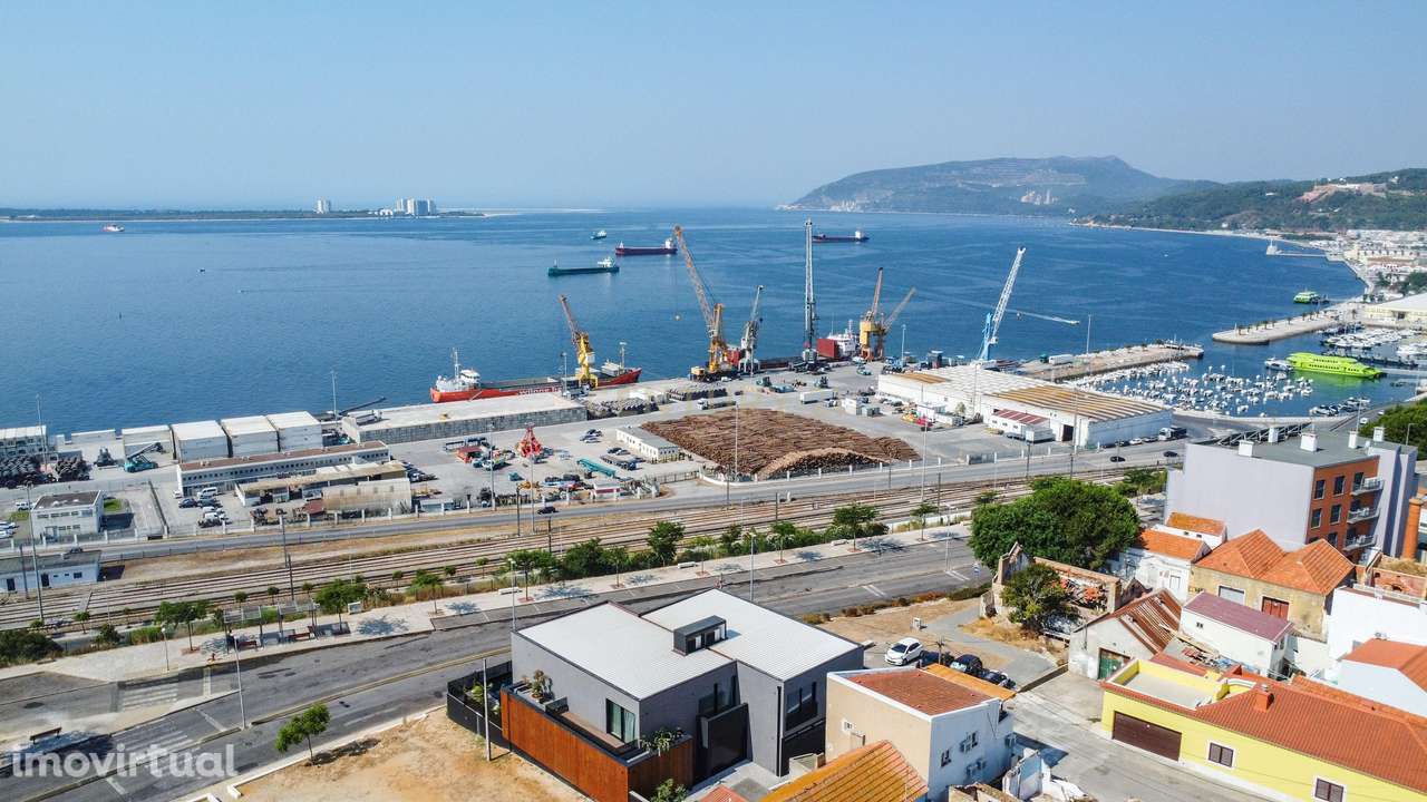 Moradia T4 de Luxo em Setúbal com Vista Rio e Serra - Grande imagem: 4/16