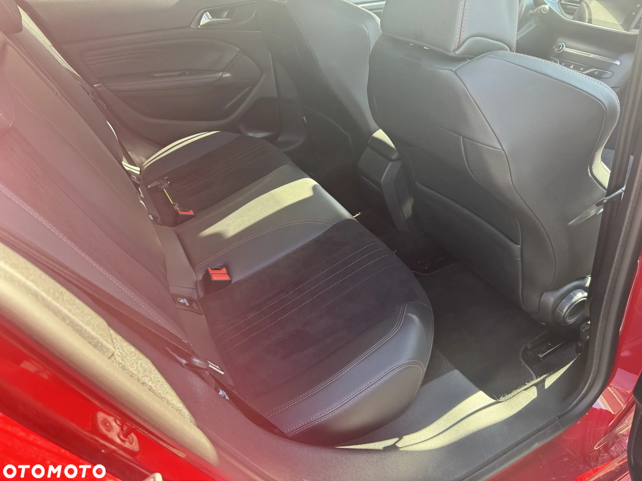 Peugeot 308 1.6 e-THP GTi by Sport S&S - 15