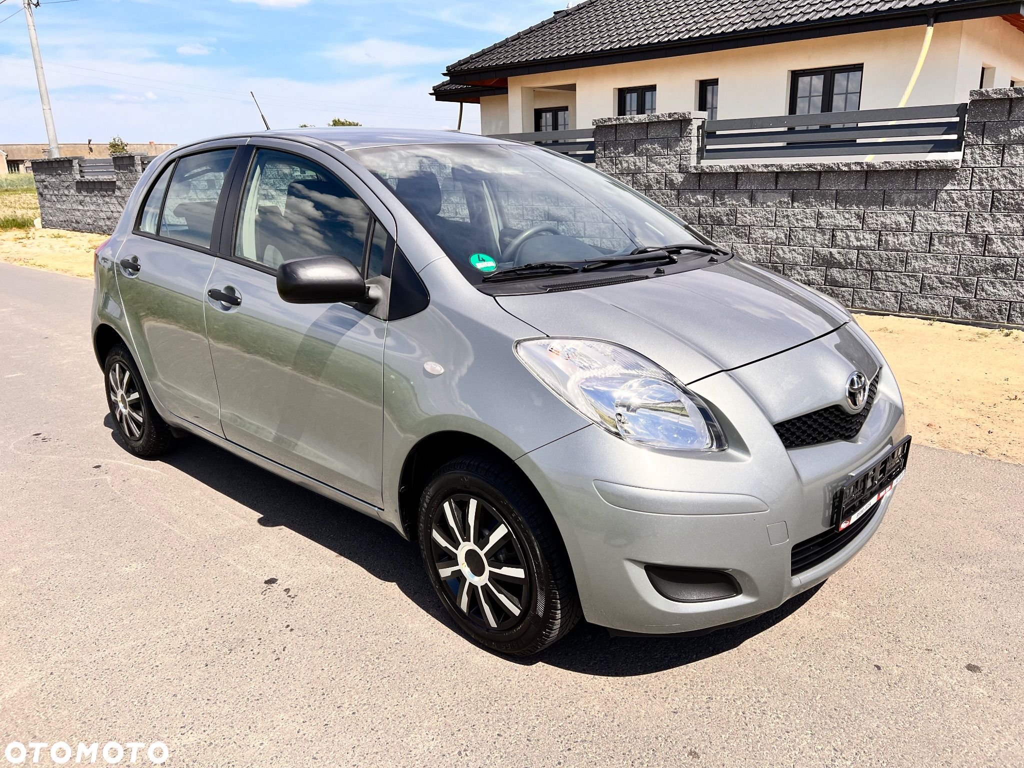 Toyota Yaris 1.0 VVT-i Launch Edition - 1
