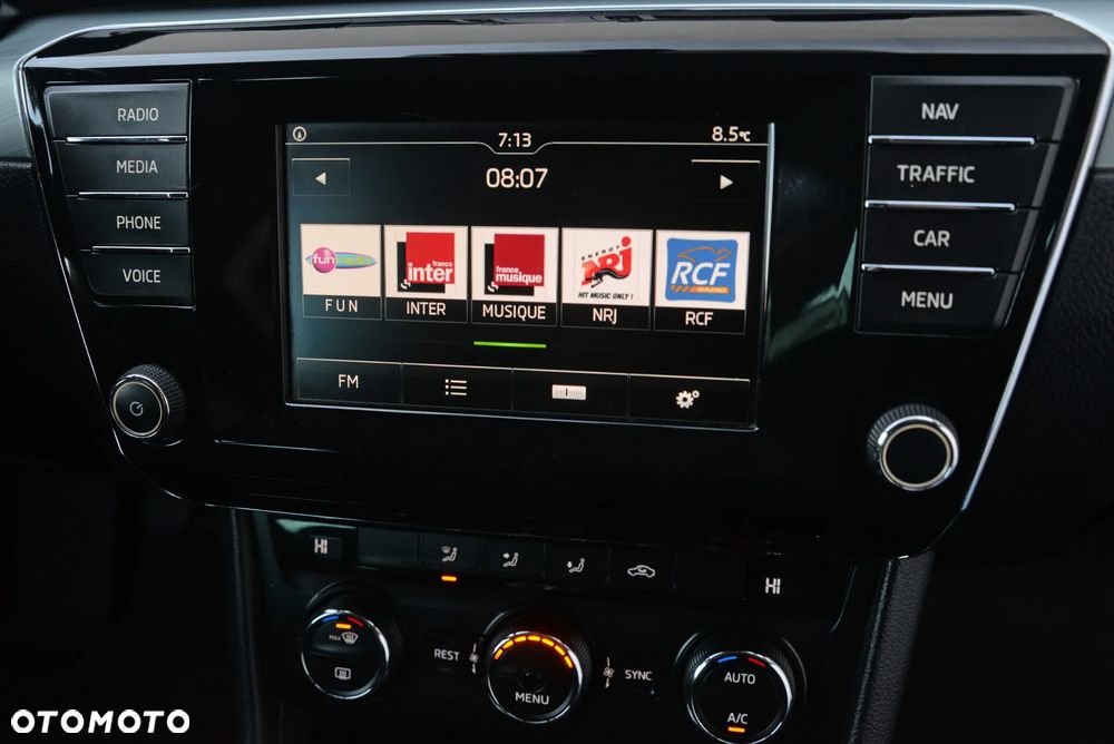 Skoda Superb 2.0 TDI Sportline - 34