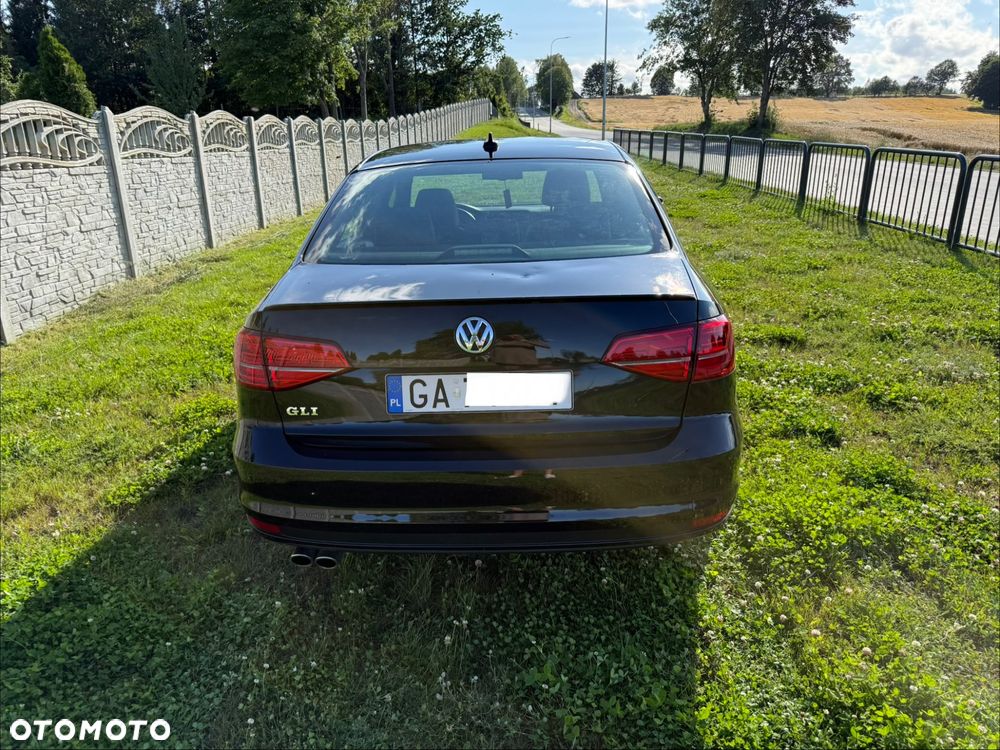 Volkswagen Jetta - 10