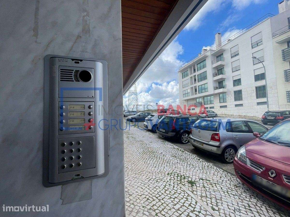APARTAMENTO T3 COM GARAGEM E ARRECADAÇÃO - Grande imagem: 2/11