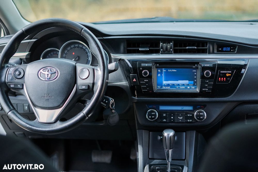 Toyota Corolla 1.6 Valvematic CVT Sol - 28