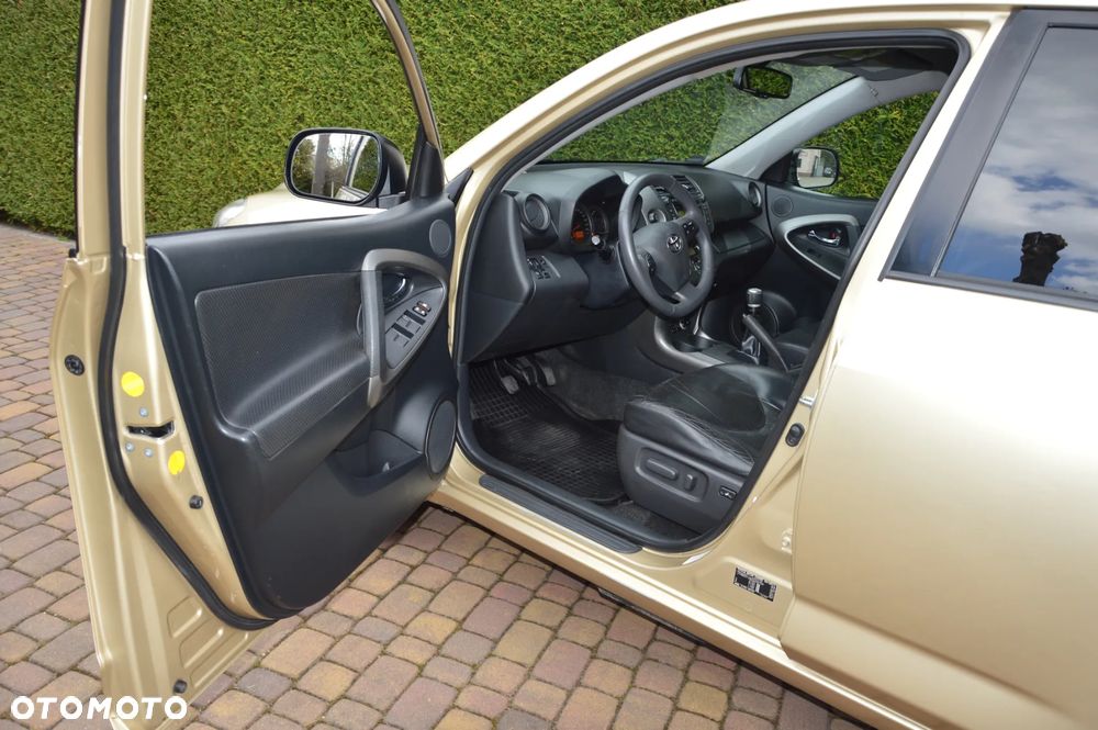 Toyota RAV4 2.2 D-CAT Sol 180 - 8