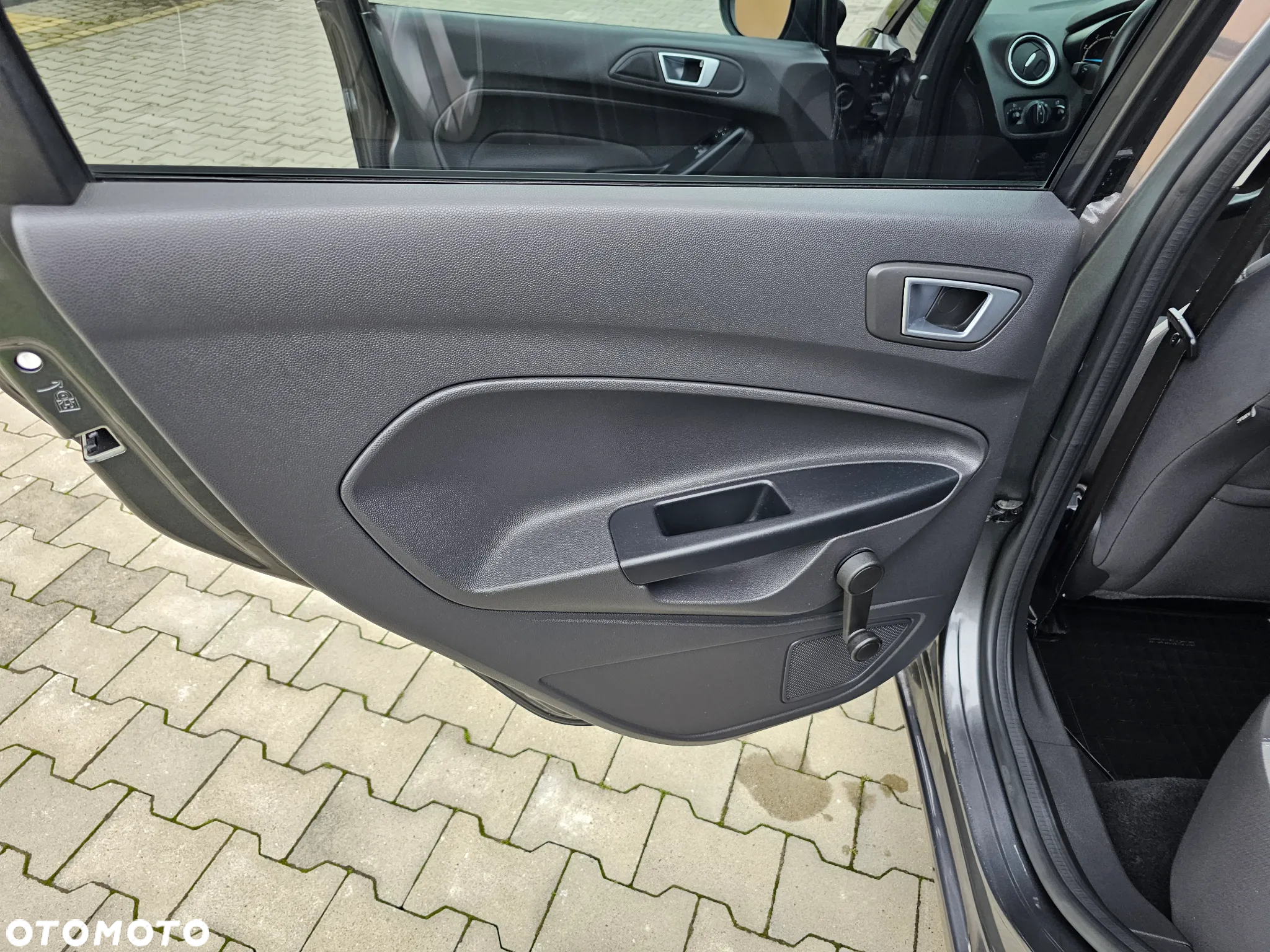 Ford Fiesta 1.0 EcoBoost Powershift Trend - 23
