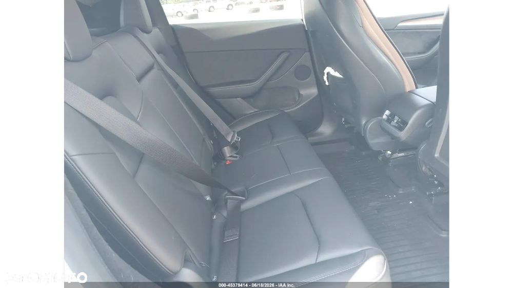Tesla Model Y Performance AWD - 11