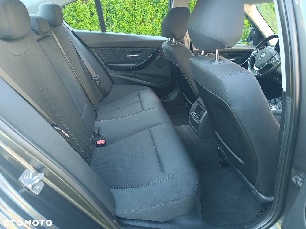 BMW Seria 3 318d - 16