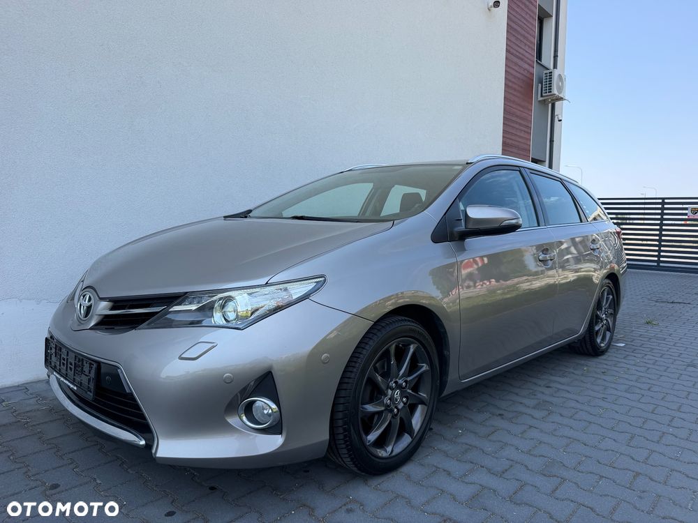Toyota Auris 1.6 Premium + - 4