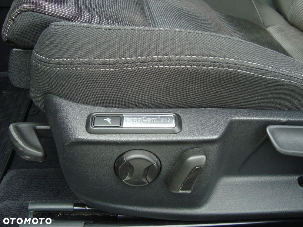 Volkswagen Passat 2.0 TDI SCR DSG Comfortline - 20