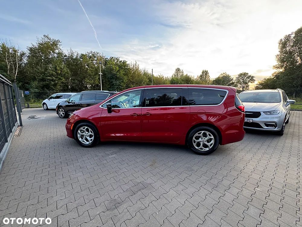 Chrysler Pacifica - 8
