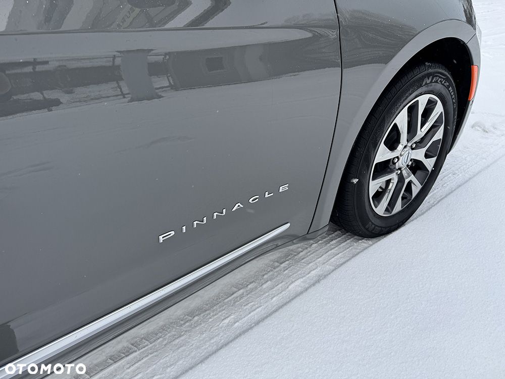 Chrysler Pacifica - 26
