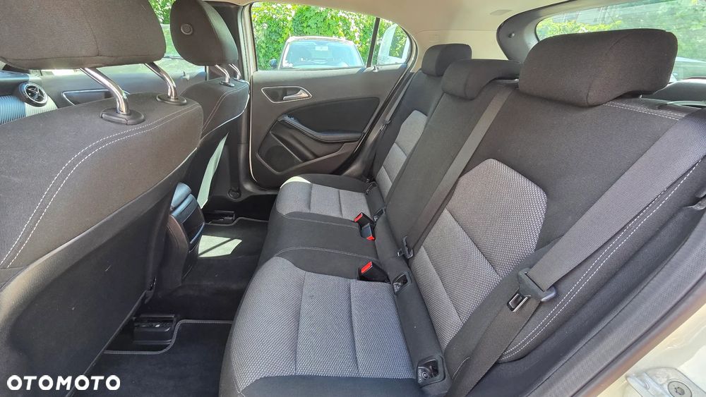 Mercedes-Benz GLA 180 Style - 15