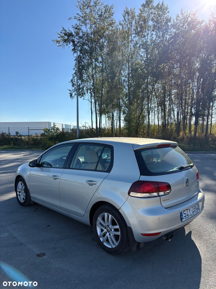 Volkswagen Golf - 6