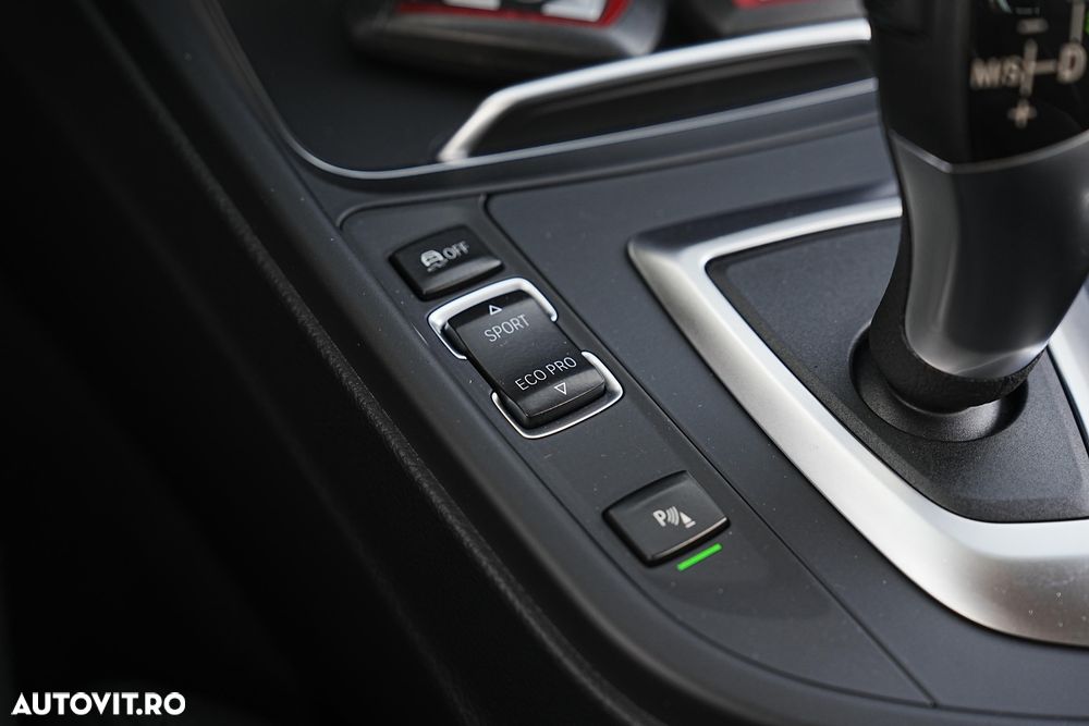 BMW Seria 3 320d Aut. Sport Line - 27