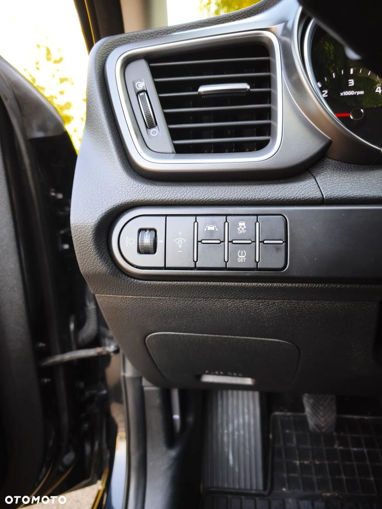 Kia Ceed 1.6 CRDi SCR M - 26