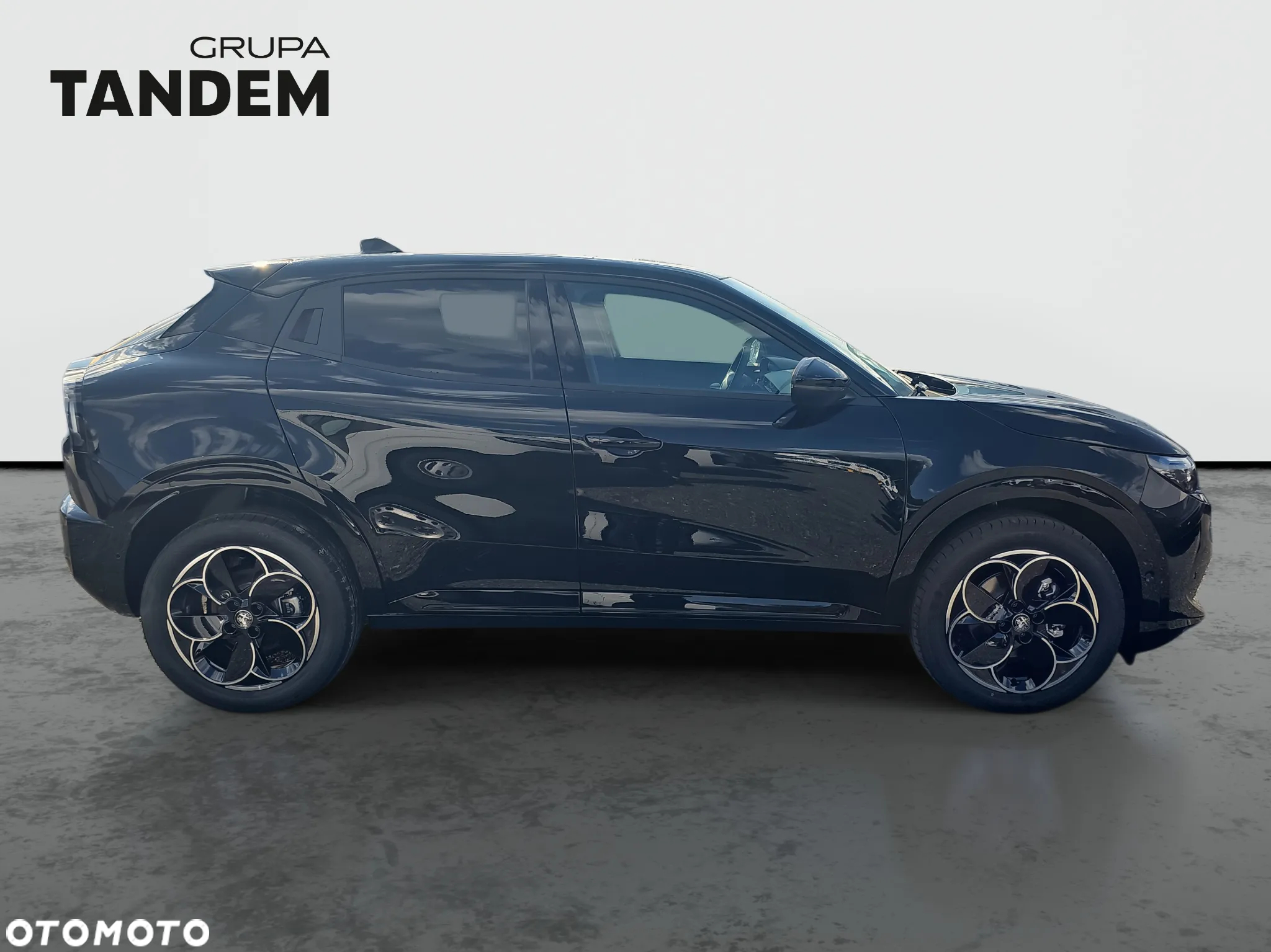 Alfa Romeo Junior 1.2 mHEV Ibrida Q4 eDCT - 4
