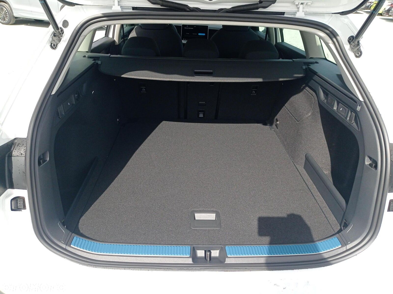 Volkswagen Passat - 17