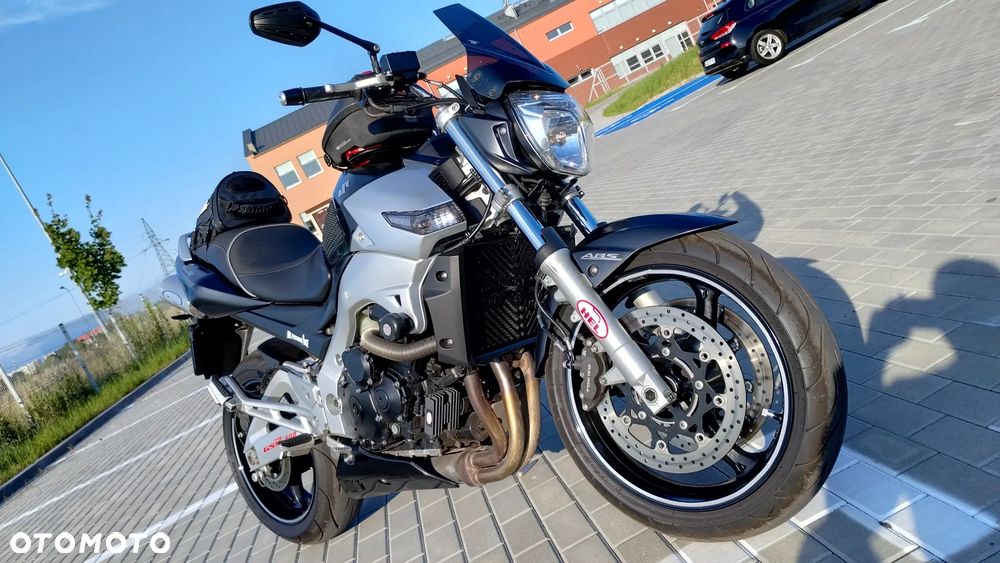 Suzuki GSR - 2