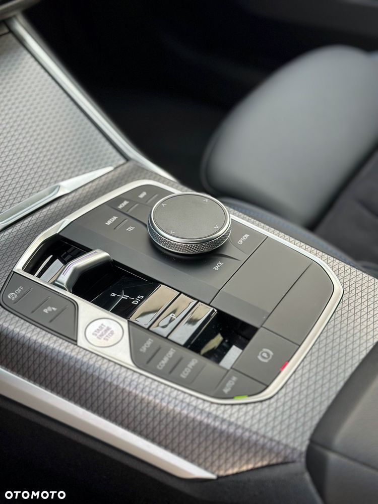 BMW Seria 3 320d xDrive M Sport - 32