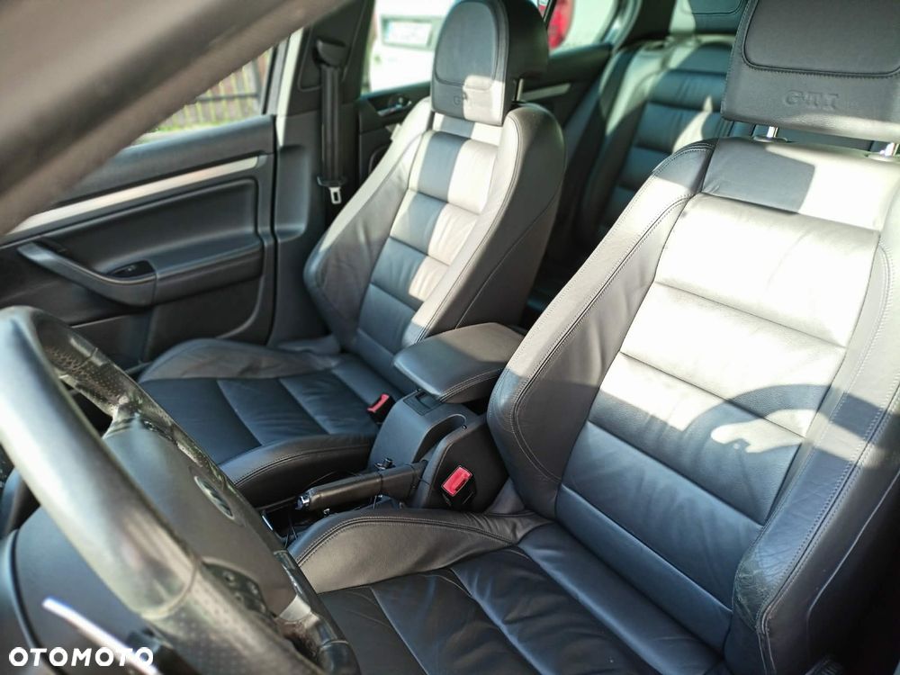 Volkswagen Golf - 6
