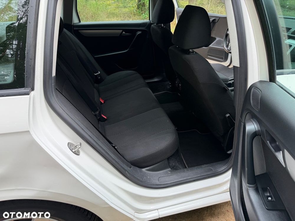Volkswagen Passat 1.6 TDI Comfortline - 24