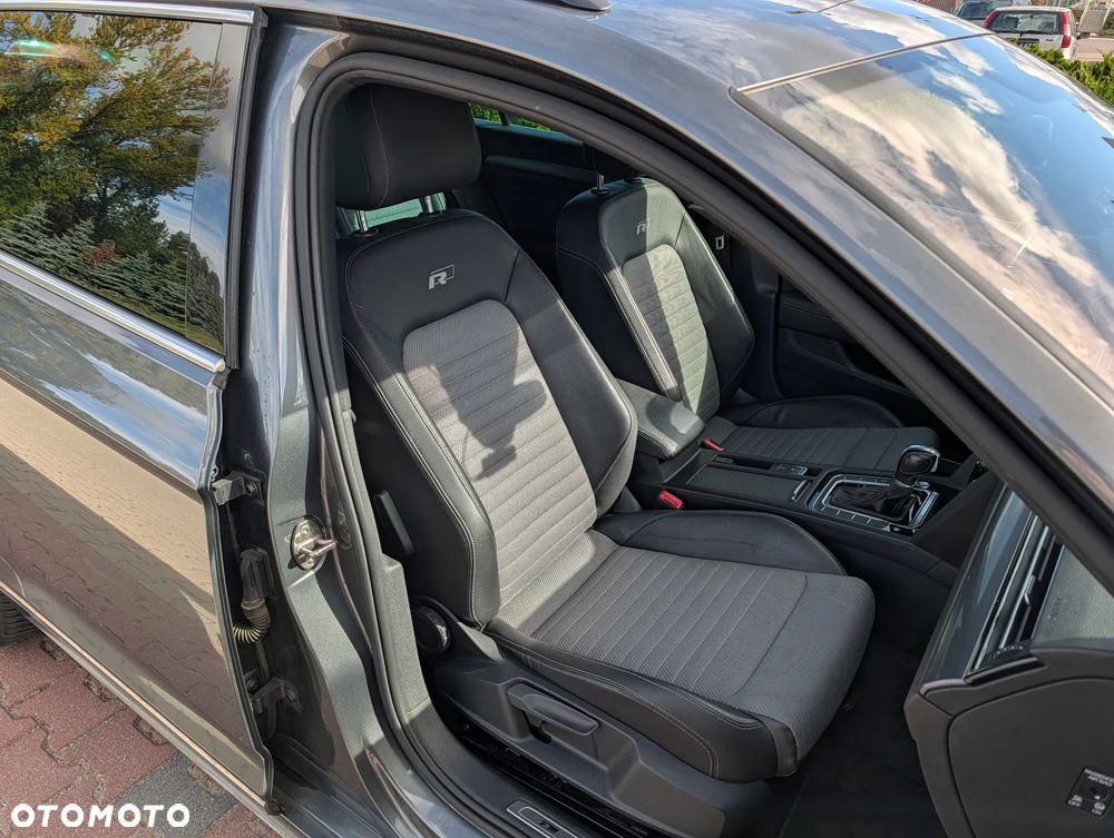 Volkswagen Passat - 12