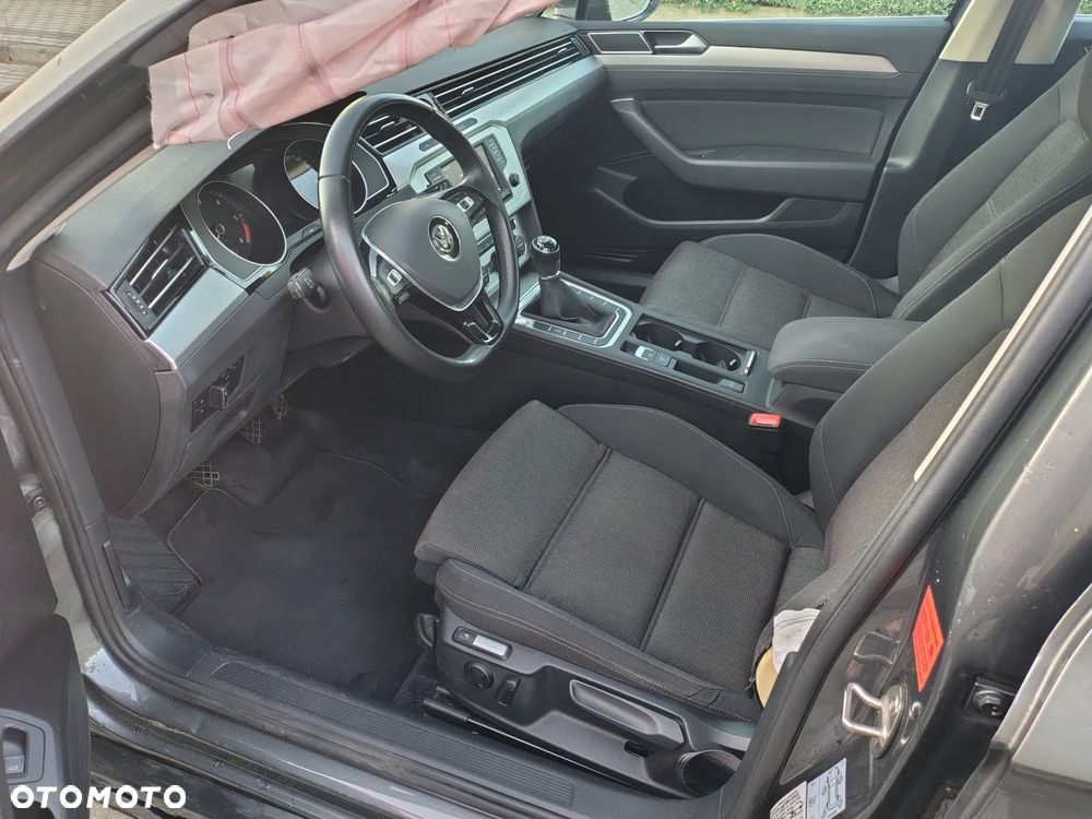Volkswagen Passat - 17