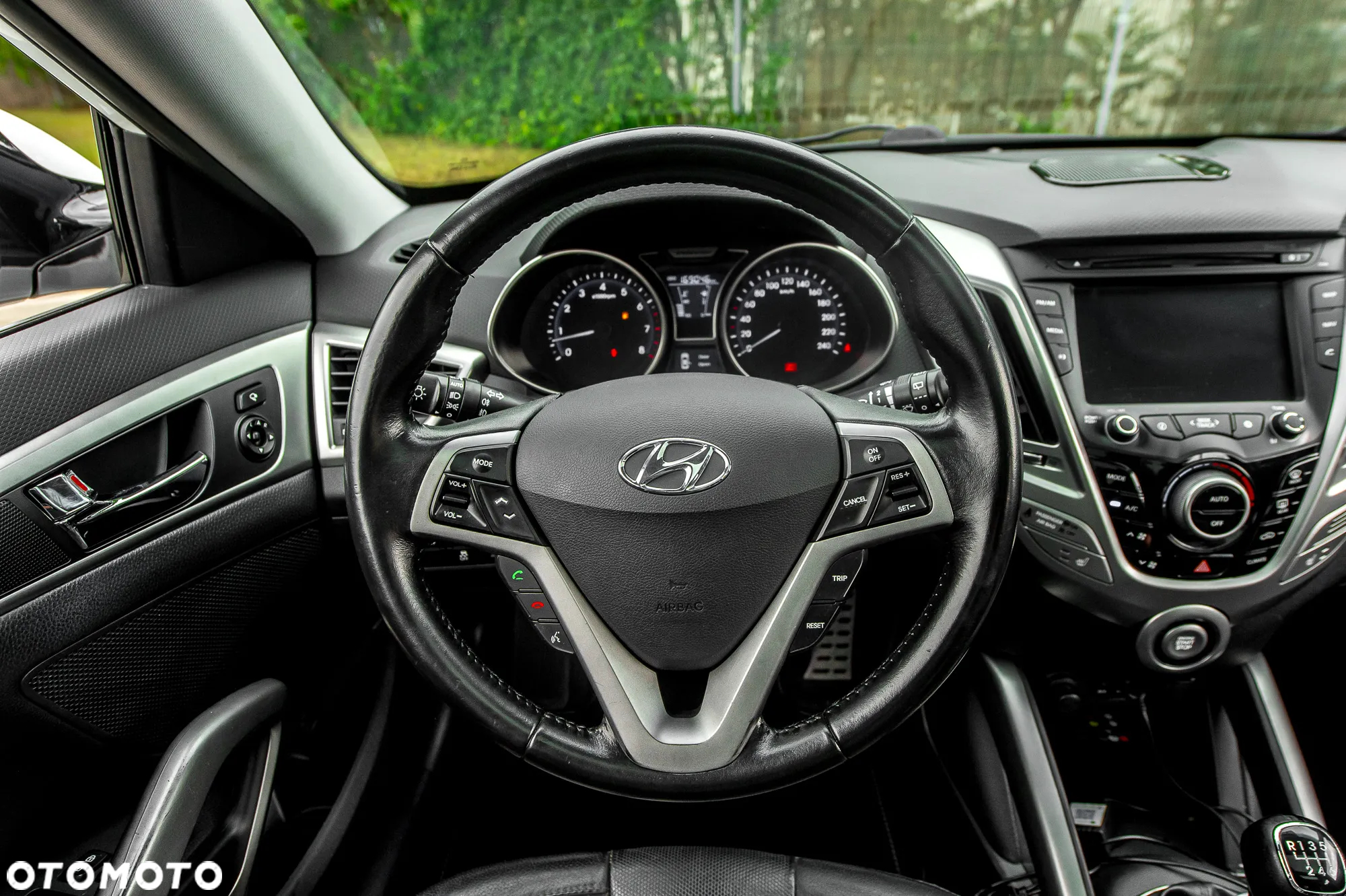 Hyundai Veloster 1.6 GDI Style - 29