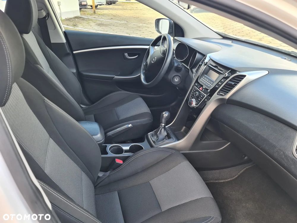 Mitsubishi Outlander 2.0 4WD Plug-In Hybrid Plus - 24