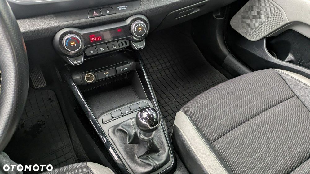 Kia Stonic 1.2 L - 24