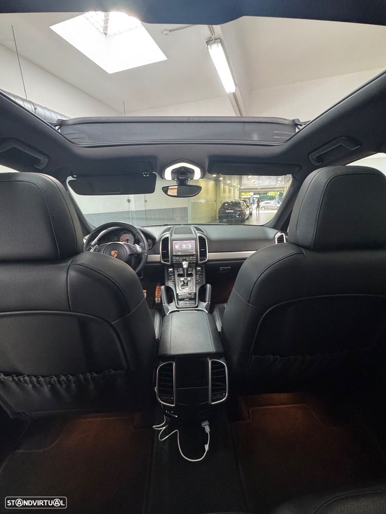 Porsche Cayenne S Hybrid - 11