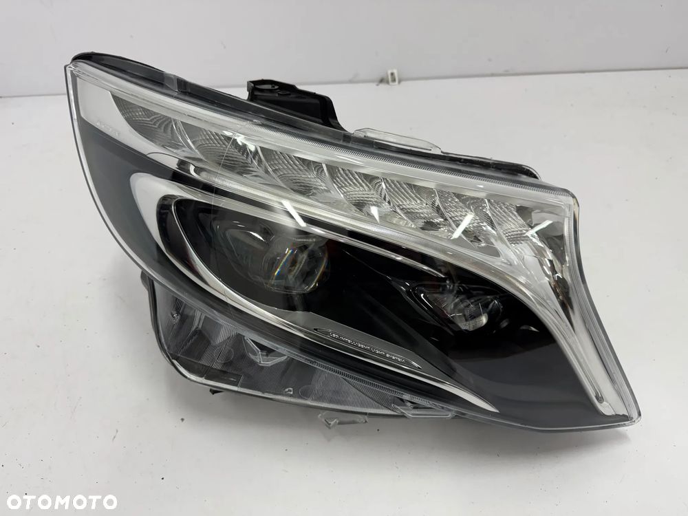 LAMPA PRAWA MERCEDES V KLASA W447 ILS 2019- - 1
